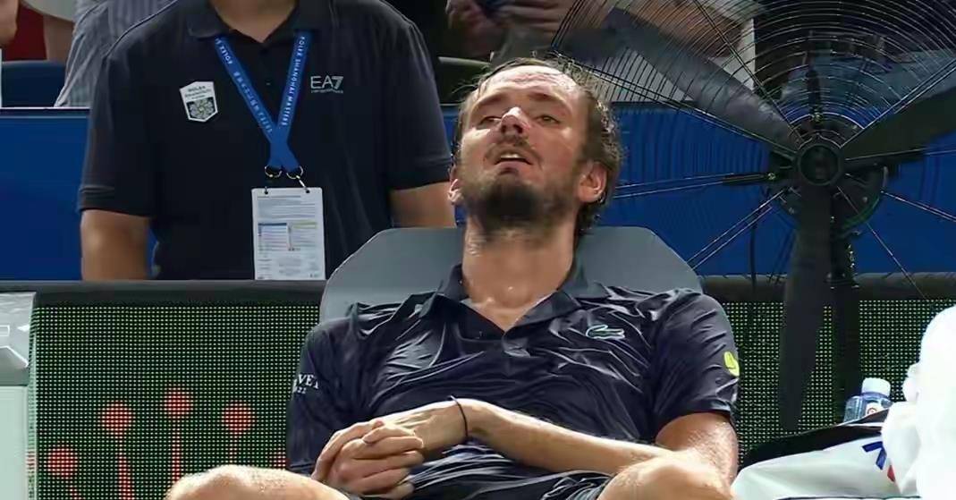 包含日本网球队爆冷澳大利亚网球队，梅德韦杰夫制霸全场的词条