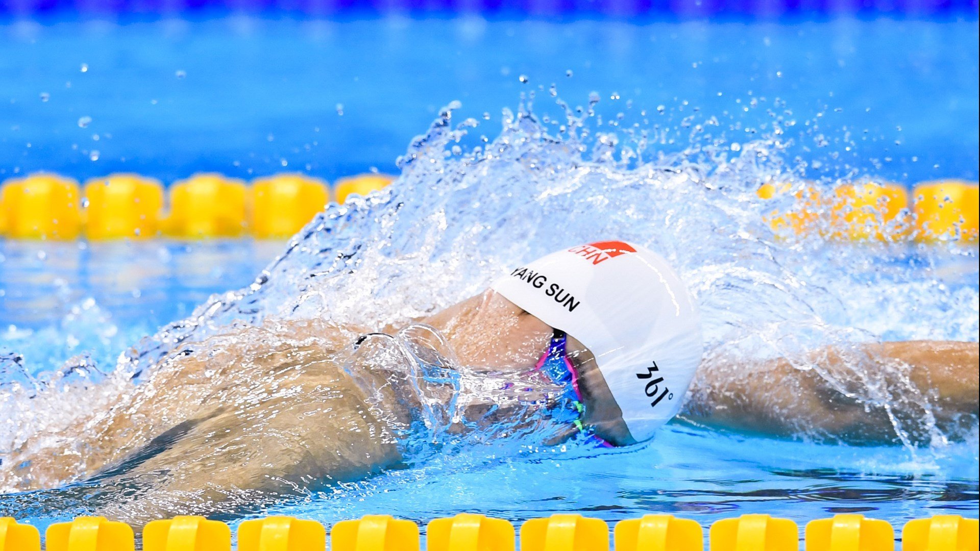 努涅斯持续制造杀伤，里昂争冠战险胜尼斯，法甲格局再添变数