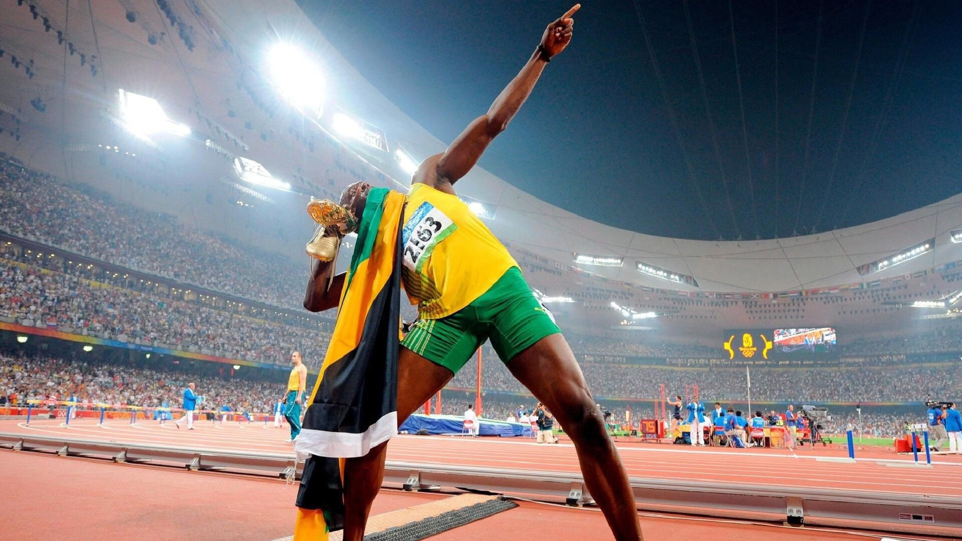 足球史诗，那不勒斯生死战逆袭英格兰，东决关键战点燃亚平宁之魂