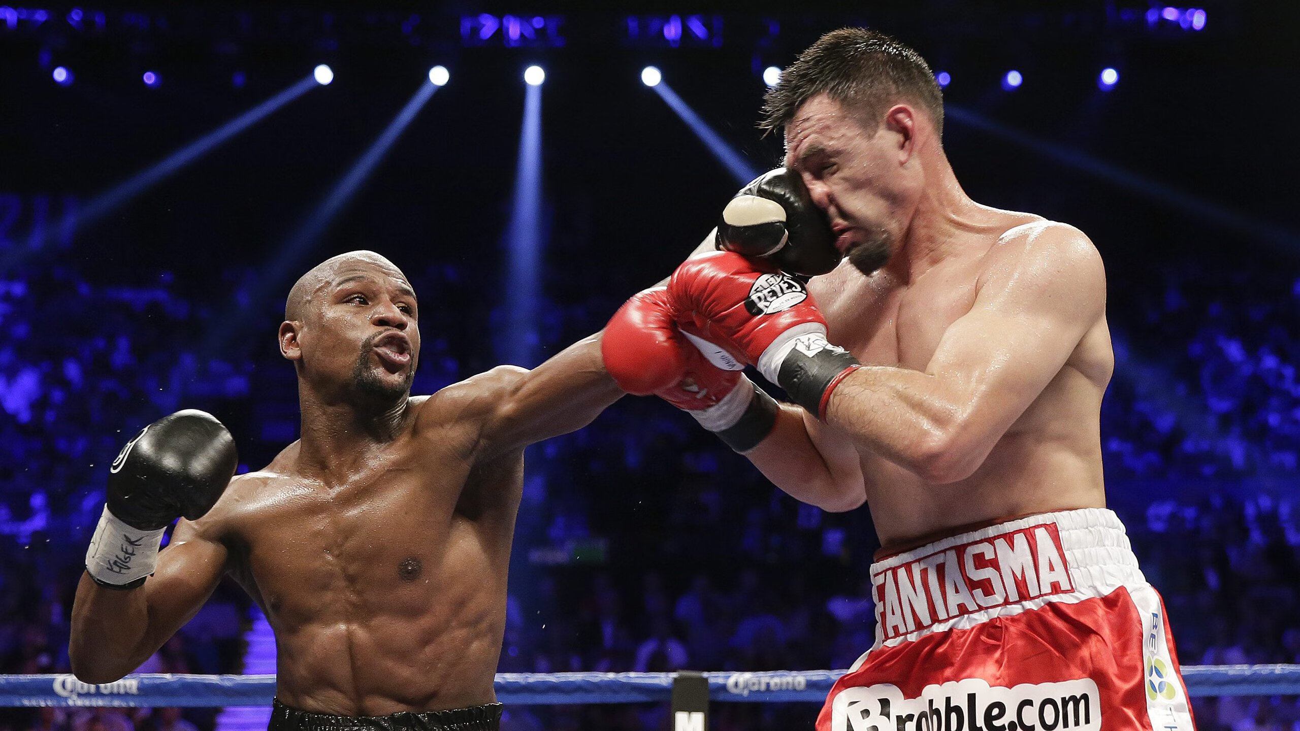 足球史诗，那不勒斯生死战逆袭英格兰，东决关键战点燃亚平宁之魂