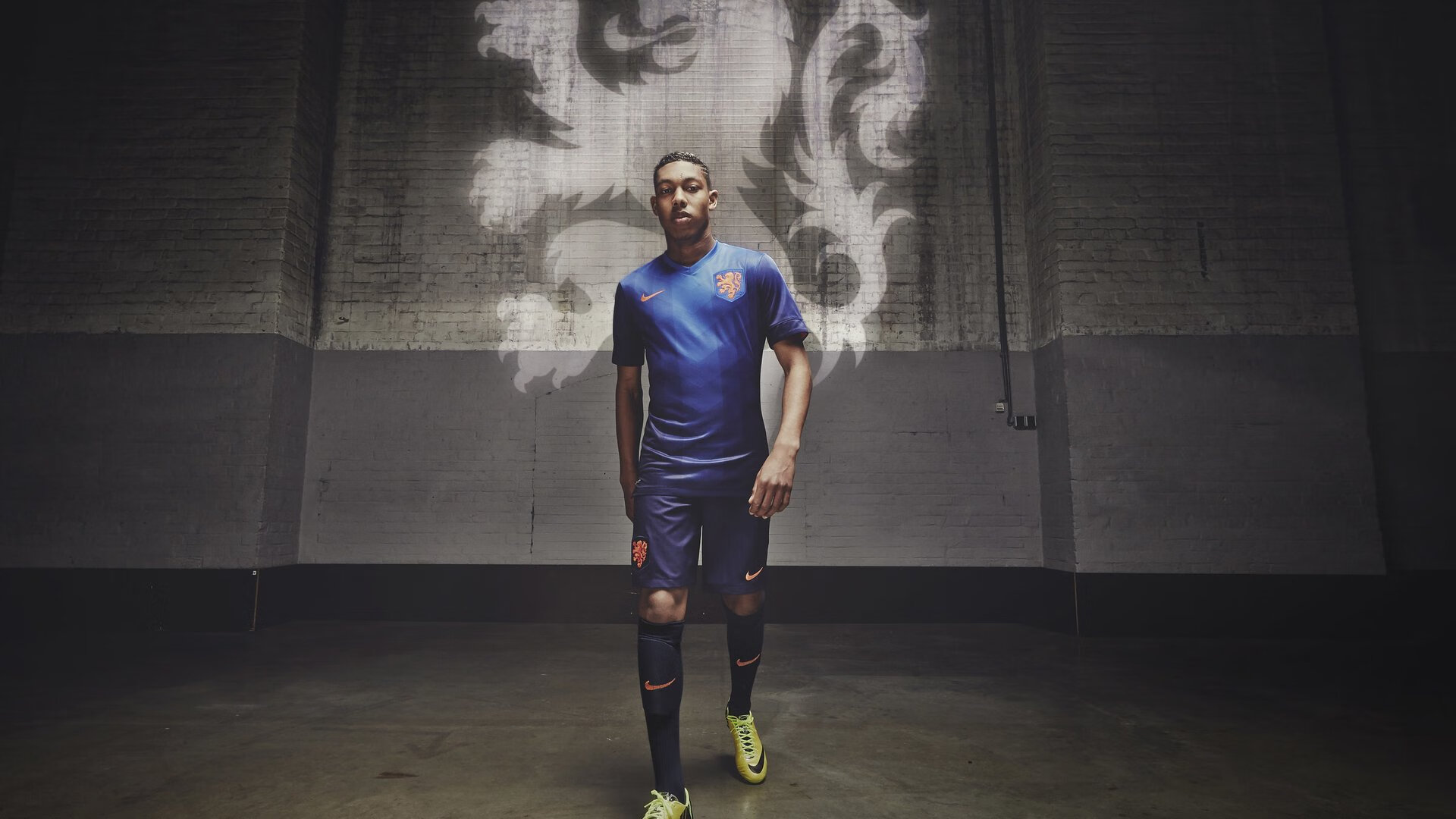 绝唱与传奇，迈凯伦横扫哈斯，维斯塔潘的高光时刻照亮F1唯一纪元