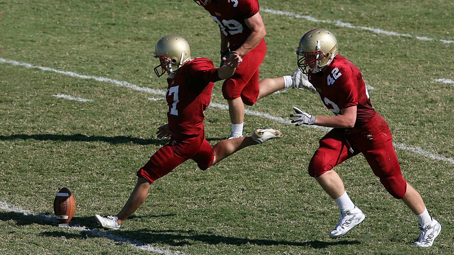 北欧铁骑与东方烈焰，梁靖崑在瑞典与英格兰的绿茵鏖战中点燃全场